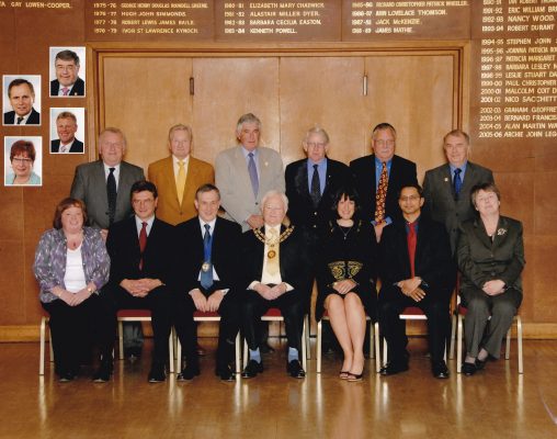 Coloured photograph of the full  Town Council 2008/09. | unknown